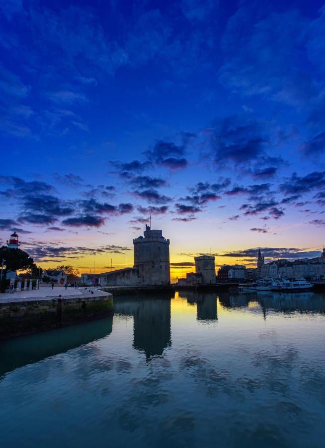 Charmant Cocon Iode Cosy Equipe, Baigne De Lumiere, Situe Au Coeur De La Rochelle A 1Min A Pied Du Marche Central Avec Tv Et Wifi Εξωτερικό φωτογραφία
