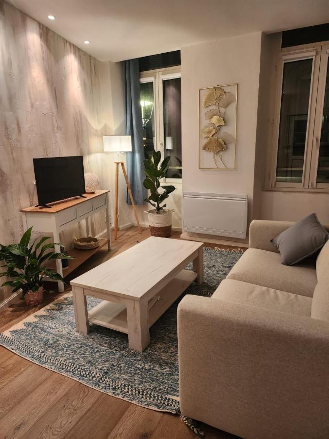 Charmant Cocon Iode Cosy Equipe, Baigne De Lumiere, Situe Au Coeur De La Rochelle A 1Min A Pied Du Marche Central Avec Tv Et Wifi Εξωτερικό φωτογραφία